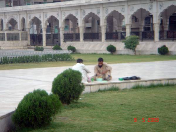 people-having-lunch-inside-derbar.jpg